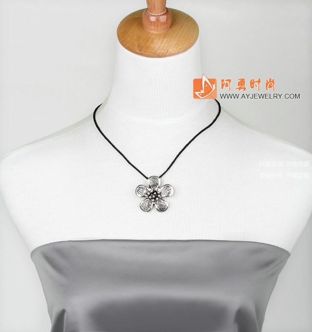 饰品编号:X1346  我们主要经营 手链、项链、耳环、戒指、套链、吊坠、手机链、请方问我们的网站 www.ayjewelry.com