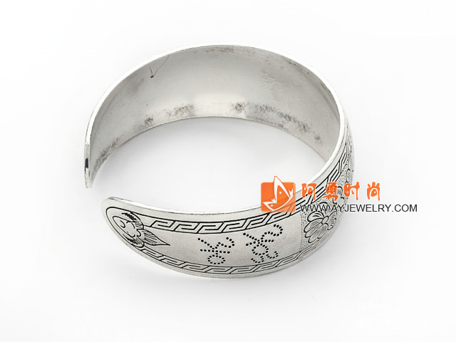 饰品编号:L1097  我们主要经营 手链、项链、耳环、戒指、套链、吊坠、手机链、请方问我们的网站 www.ayjewelry.com