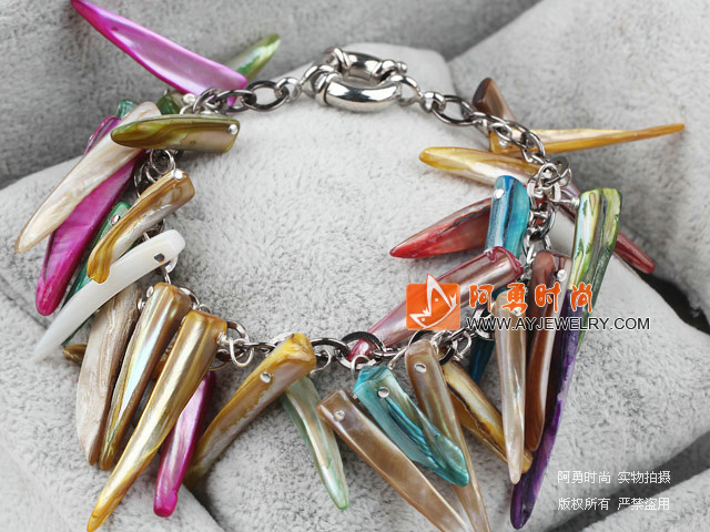 饰品编号:Y1061  我们主要经营 手链、项链、耳环、戒指、套链、吊坠、手机链、请方问我们的网站 www.ayjewelry.com
