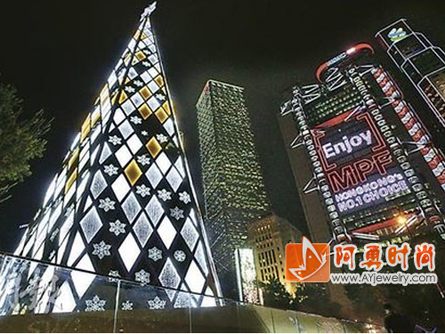 香港皇后像广告迎来2000万粒水晶打造圣诞树