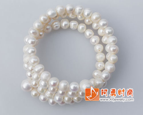白珍珠手环 白珍珠手环