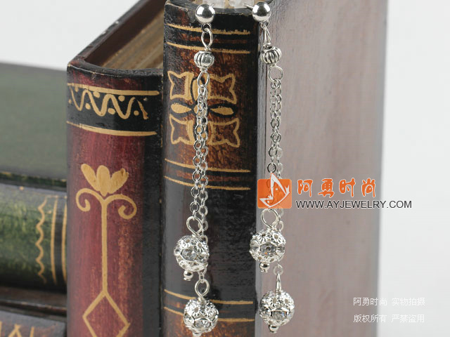 饰品编号:E1060  我们主要经营 手链、项链、耳环、戒指、套链、吊坠、手机链、请方问我们的网站 www.ayjewelry.com
