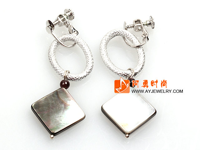 饰品编号:E975  我们主要经营 手链、项链、耳环、戒指、套链、吊坠、手机链、请方问我们的网站 www.ayjewelry.com