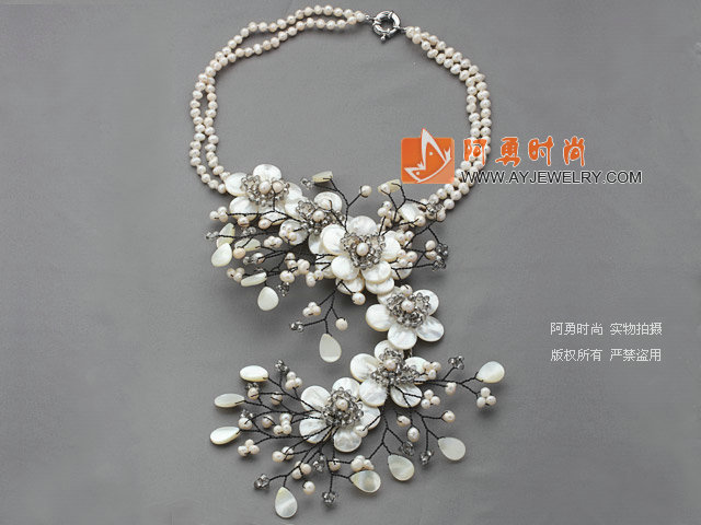 珍珠水晶贝壳花朵项链