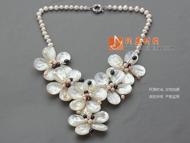 白珍珠贝壳花项链