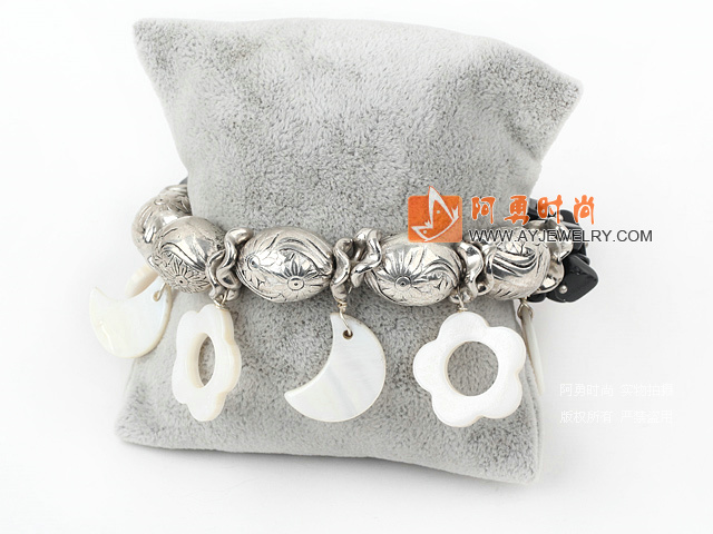 饰品编号:Y63  我们主要经营 手链、项链、耳环、戒指、套链、吊坠、手机链、请方问我们的网站 www.ayjewelry.com