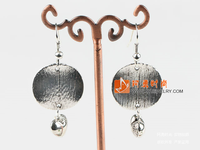 饰品编号:E1347  我们主要经营 手链、项链、耳环、戒指、套链、吊坠、手机链、请方问我们的网站 www.ayjewelry.com