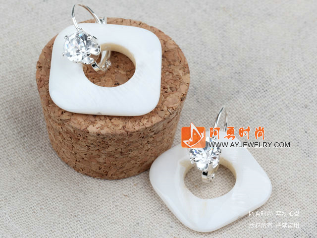饰品编号:E1829  我们主要经营 手链、项链、耳环、戒指、套链、吊坠、手机链、请方问我们的网站 www.ayjewelry.com