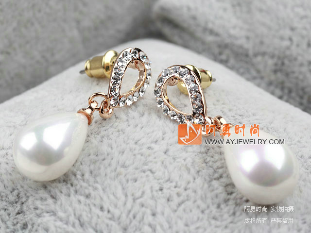 饰品编号:J104  我们主要经营 手链、项链、耳环、戒指、套链、吊坠、手机链、请方问我们的网站 www.ayjewelry.com
