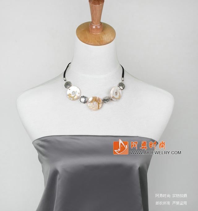 饰品编号:L1045  我们主要经营 手链、项链、耳环、戒指、套链、吊坠、手机链、请方问我们的网站 www.ayjewelry.com