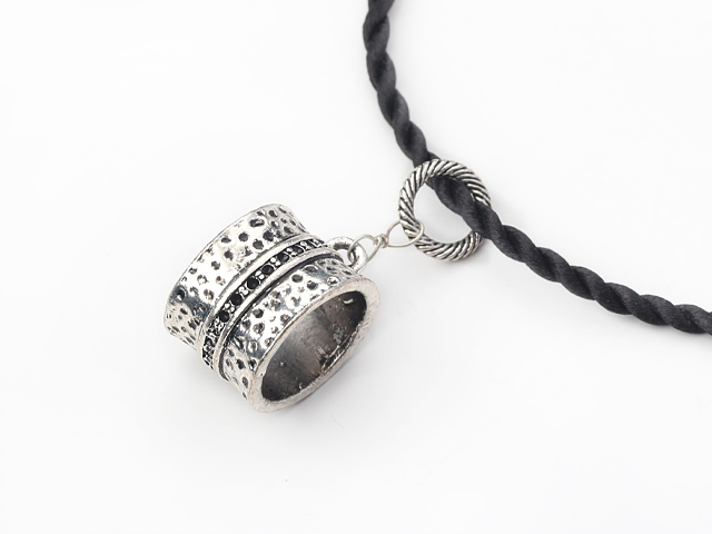 饰品编号:L1392  我们主要经营 手链、项链、耳环、戒指、套链、吊坠、手机链、请方问我们的网站 www.ayjewelry.com