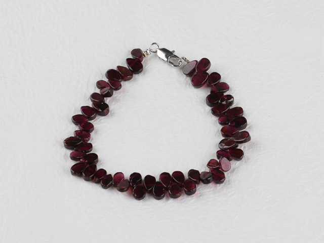 饰品编号:L1718  我们主要经营 手链、项链、耳环、戒指、套链、吊坠、手机链、请方问我们的网站 www.ayjewelry.com