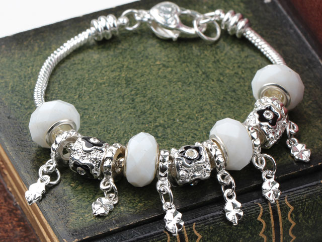 饰品编号:L1887  我们主要经营 手链、项链、耳环、戒指、套链、吊坠、手机链、请方问我们的网站 www.ayjewelry.com