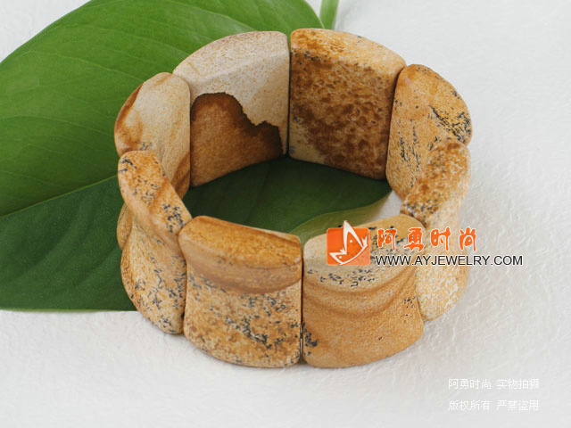 饰品编号:L681  我们主要经营 手链、项链、耳环、戒指、套链、吊坠、手机链、请方问我们的网站 www.ayjewelry.com