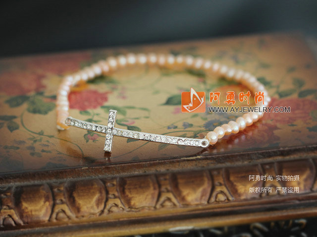 饰品编号:Q55  我们主要经营 手链、项链、耳环、戒指、套链、吊坠、手机链、请方问我们的网站 www.ayjewelry.com