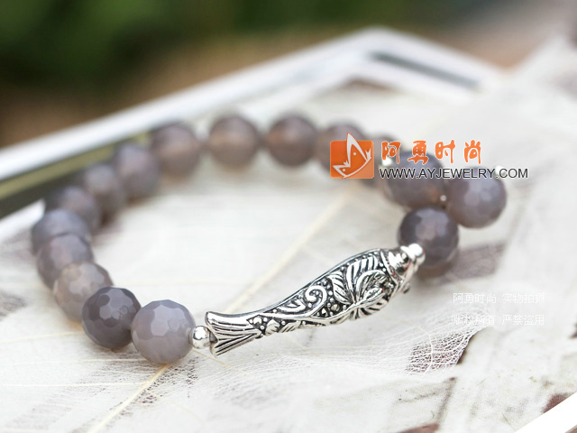 饰品编号:V136  我们主要经营 手链、项链、耳环、戒指、套链、吊坠、手机链、请方问我们的网站 www.ayjewelry.com