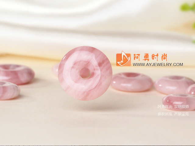 饰品编号:V523  我们主要经营 手链、项链、耳环、戒指、套链、吊坠、手机链、请方问我们的网站 www.ayjewelry.com