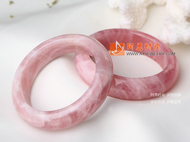 饰品编号:V581  我们主要经营 手链、项链、耳环、戒指、套链、吊坠、手机链、请方问我们的网站 www.ayjewelry.com