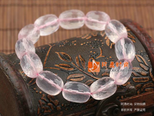 饰品编号:V7  我们主要经营 手链、项链、耳环、戒指、套链、吊坠、手机链、请方问我们的网站 www.ayjewelry.com