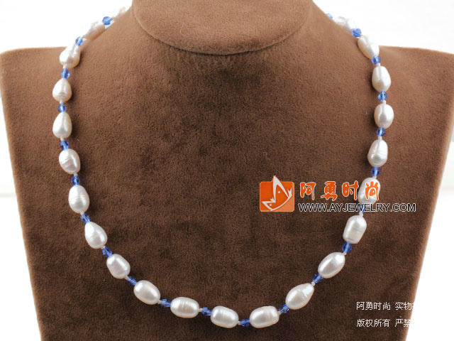 白珍珠蓝水晶项链