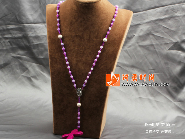 浅紫色磨砂玛瑙松石十字架长款项链