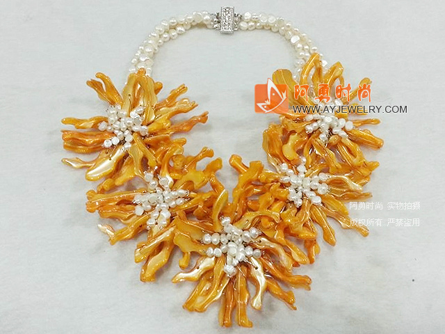 白珍珠 橘色贝壳花项链
