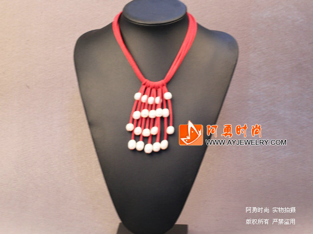 红色皮绳白珍珠流苏项链