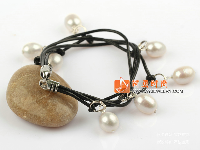 饰品编号:Y1470  我们主要经营 手链、项链、耳环、戒指、套链、吊坠、手机链、请方问我们的网站 www.ayjewelry.com