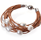 天然白色珍珠手链 配深棕色皮绳 磁力扣 多层皮绳款