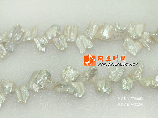 白色三七孔牙齿琵琶珍珠